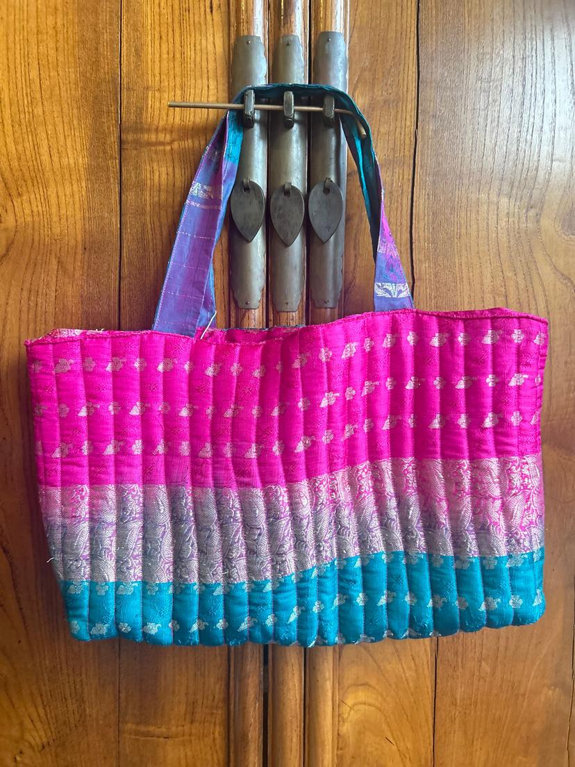 Reversible saree shopping bag